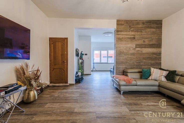 Spacious, renovated house with 4 bedrooms and city garden