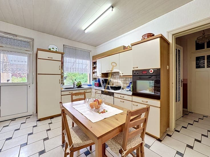 BEAUTIFUL MASTER HOUSE WITH 4 BEDROOMS, GARAGE AND GARDEN!