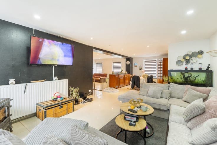 Fully Renovated Family Home with Large Garden
