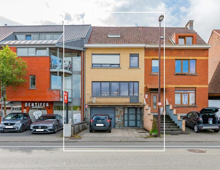 Renovation property with 3 bedrooms garage and sunny garden