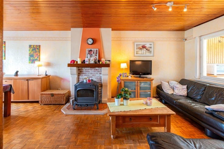 Renovation property with 3 bedrooms garage and sunny garden