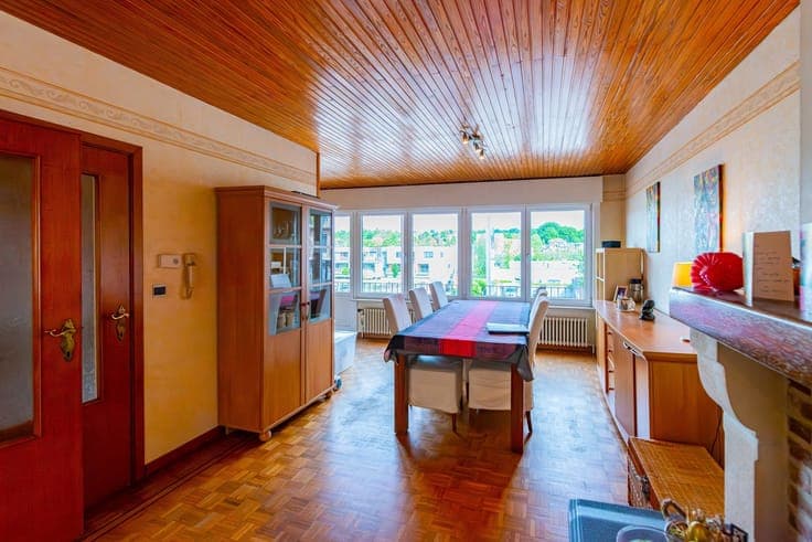 Renovation property with 3 bedrooms garage and sunny garden