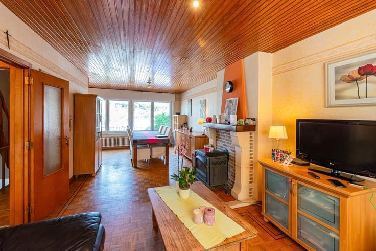 Renovation property with 3 bedrooms garage and sunny garden
