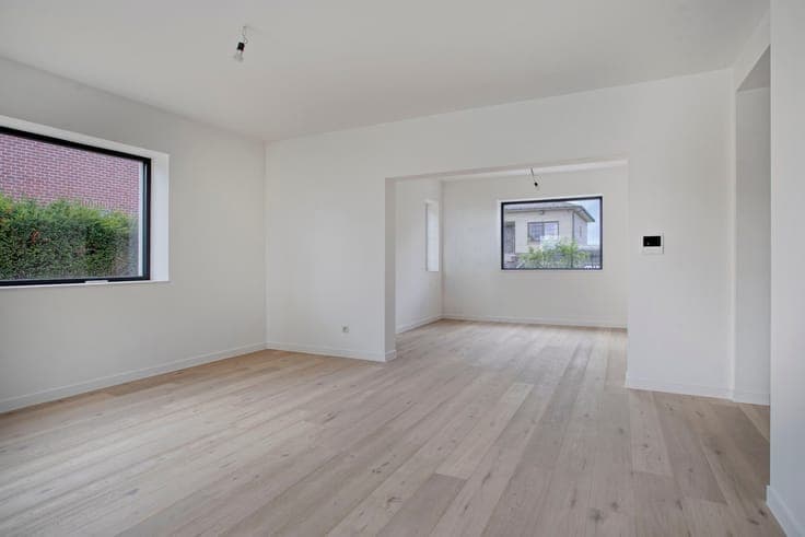 Renovated home with 5 bedrooms and annex