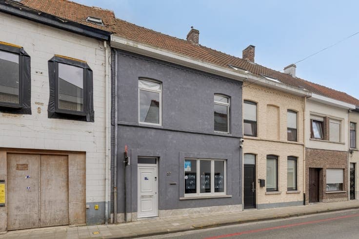 Gezellige starterswoning met 5 slaapkamers en ruime tuin ...