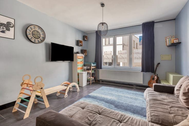 Gezellige starterswoning met 5 slaapkamers en ruime tuin ...