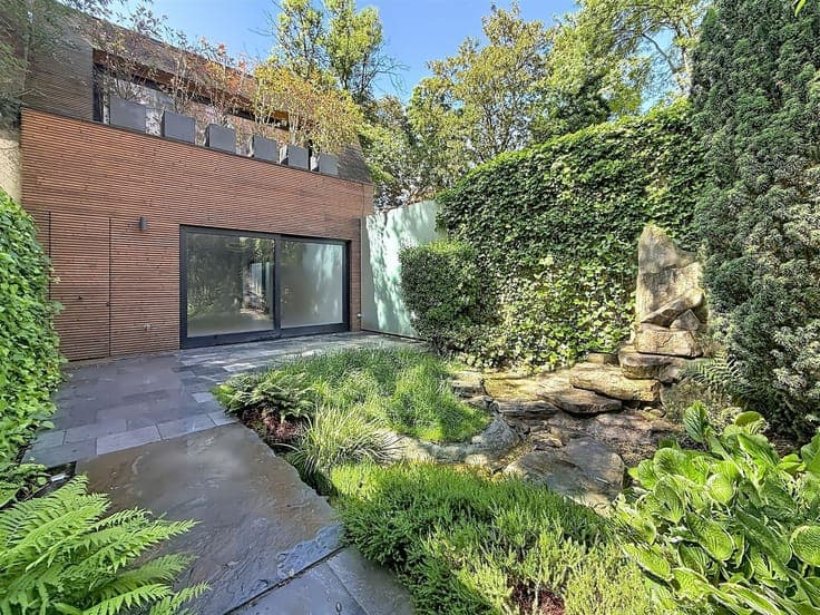 Atypical back house out of the ordinary