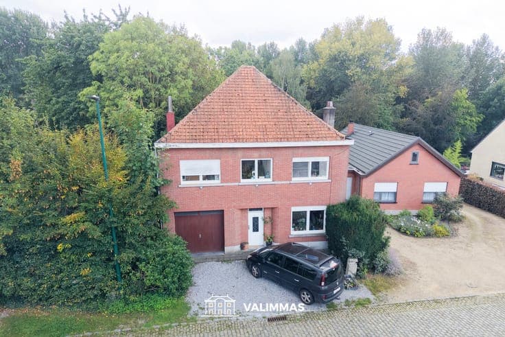 Magnifiek gelegen karaktervolle woning met garage en tuin...