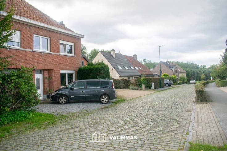 Magnifiek gelegen karaktervolle woning met garage en tuin...