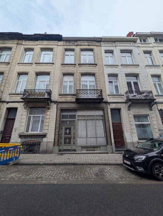 Mixed-use house with commercial ground floor – Josaphat dist
