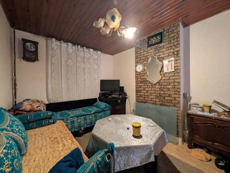 Mixed-use house with commercial ground floor – Josaphat dist