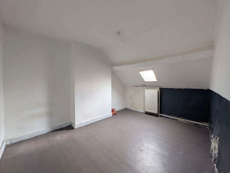 Mixed-use house with commercial ground floor – Josaphat dist