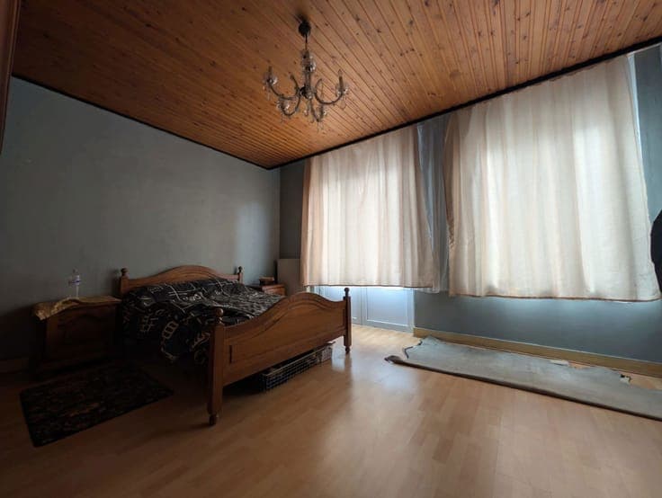 Mixed-use house with commercial ground floor – Josaphat dist