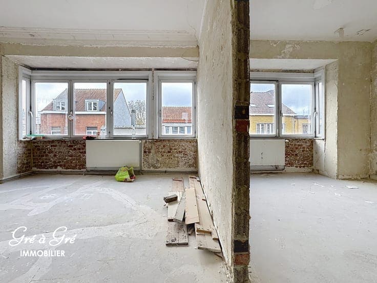 Warehouse 550m² & house with two apartments to renovate.