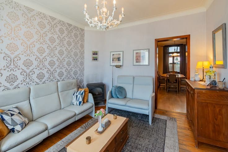 3-bedroom house with potential in Huizingen