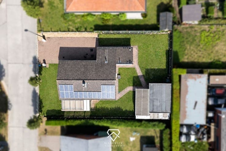 Energiezuinige bungalow met ruime garagevoorzieningen in ...