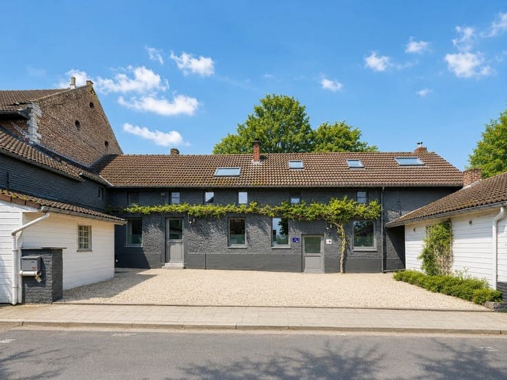 Spacious 4-bedroom house in Orp-Jauch