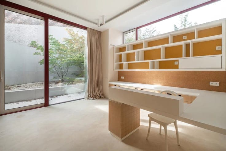 Uccle, contemporary house with professional practice