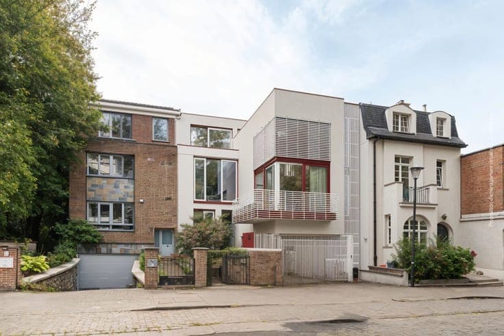 Uccle, contemporary house with professional practice