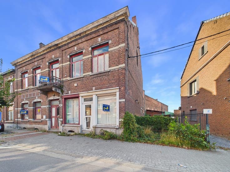 Mixed-Use Property: 2 COMMERCIAL PROPERTIES + 1 FUNCTION HAL