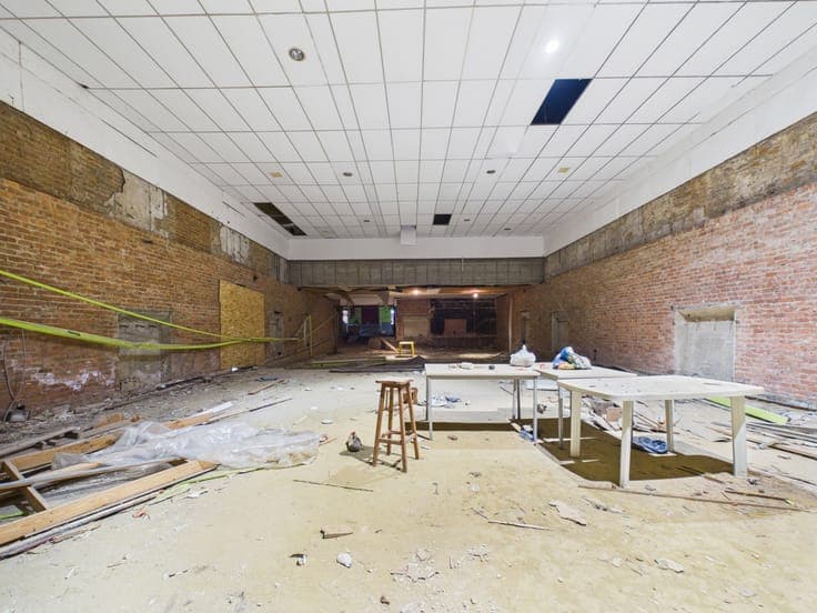 Mixed-Use Property: 2 COMMERCIAL PROPERTIES + 1 FUNCTION HAL