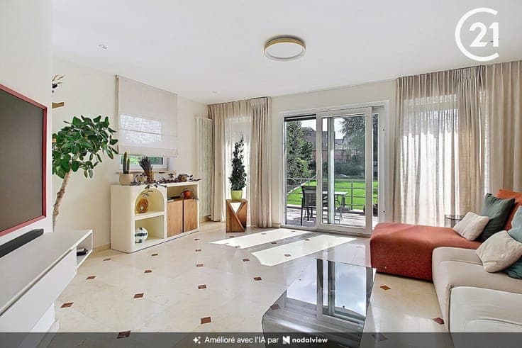 Stunning renovated home – 5 bedrooms & south-facing garden