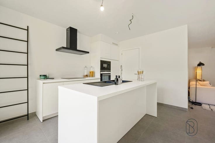 Kwalitatief afgewerkte nieuwbouw met 3 slk, E-peil 0.