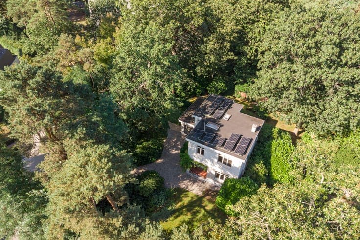 Instapklare en karaktervolle villa op toplocatie, gelegen...