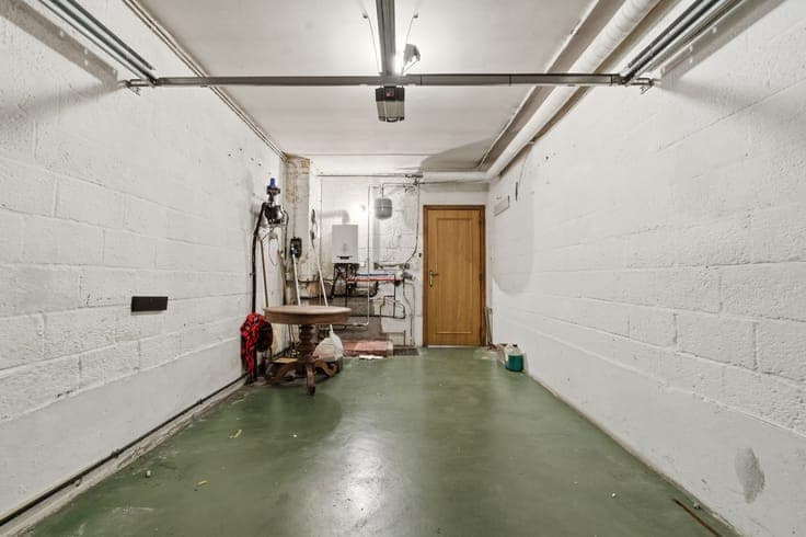 Ruime te renoveren gezinswoning met 4 slaapkamers, garage...