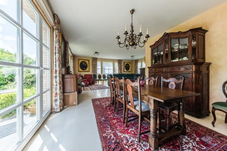 Spacious, bright family villa with swimming pool
