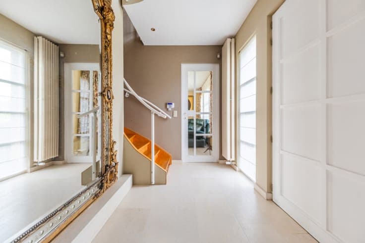Spacious, bright family villa with swimming pool