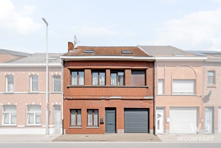 Spacious character home with 3 bedrooms and potential