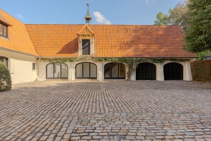 Characterful villa on an exceptional estate in Hertsberge