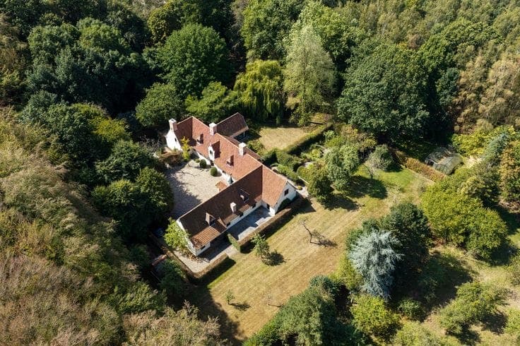 Characterful villa on an exceptional estate in Hertsberge