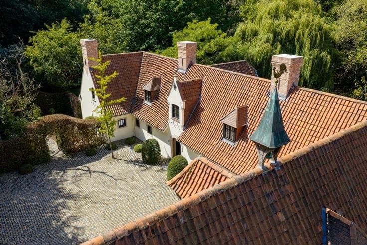 Characterful villa on an exceptional estate in Hertsberge