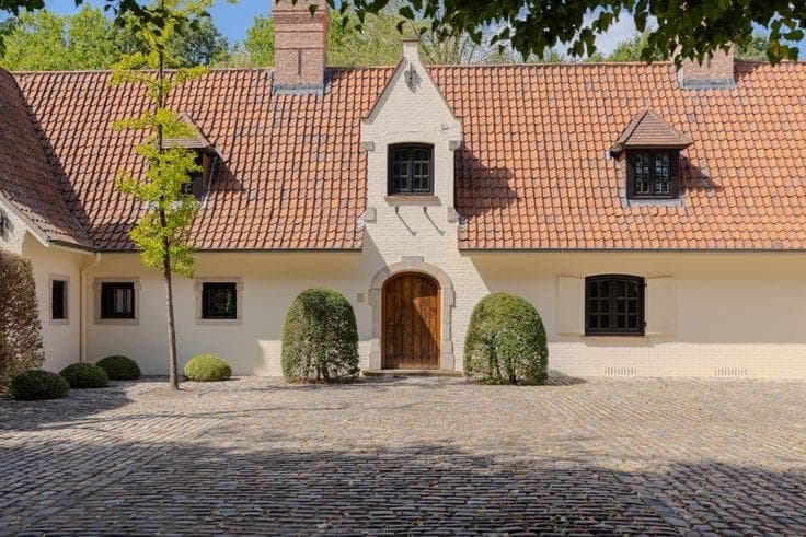 Characterful villa on an exceptional estate in Hertsberge