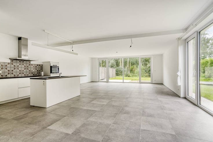 Luxurious passive home with south-facing garden