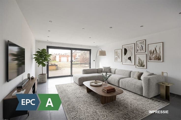 Renovated HOB with 5 bedrooms, practice and deep garden