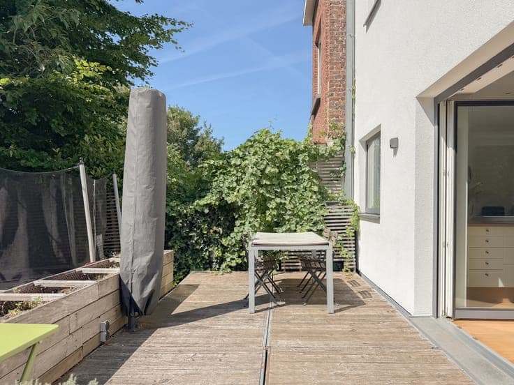 Chant d'oiseau: Passive House S-W Garden Profession Practice