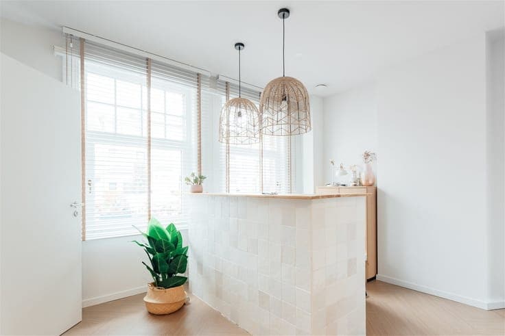 Opbrengsteigendom met praktijk en duplex appartement