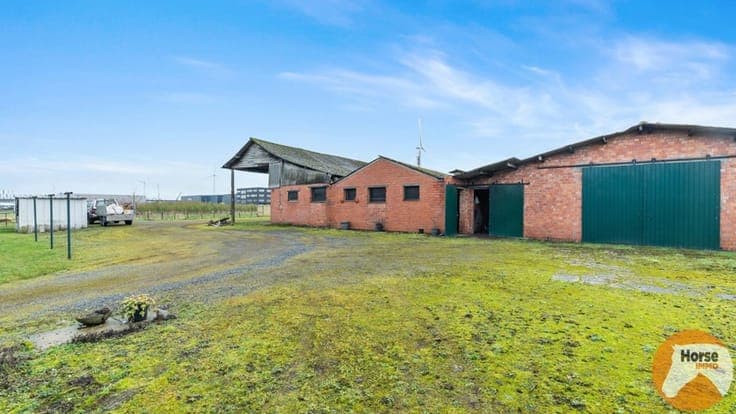 LOKEREN - Te renoveren woning met bijgebouwen op +- 6700m²