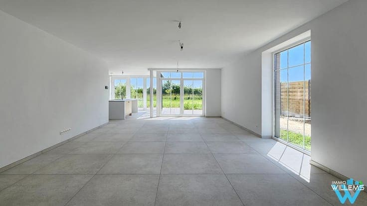 Luxury new build 5 bedrooms & open field views