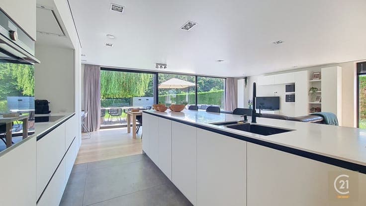 Exclusive Villa (238 m²) | EPC A | South-Facing Garden | Uni