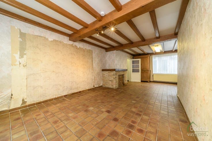 Beauvoorde: Te renoveren rijwoning met 3 slaapkamers en t...