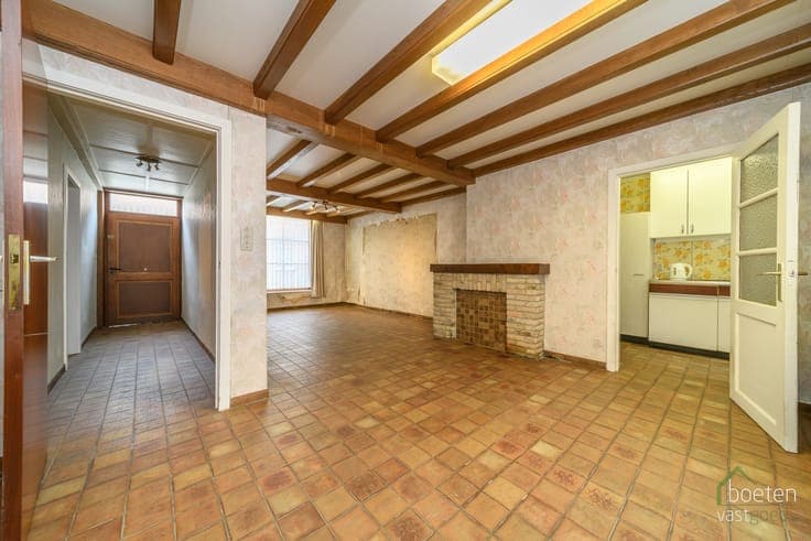 Beauvoorde: Te renoveren rijwoning met 3 slaapkamers en t...