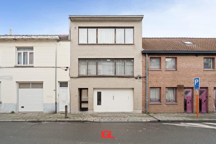 Opbrengsteigendom met 2 appartementen en garage nabij de ...
