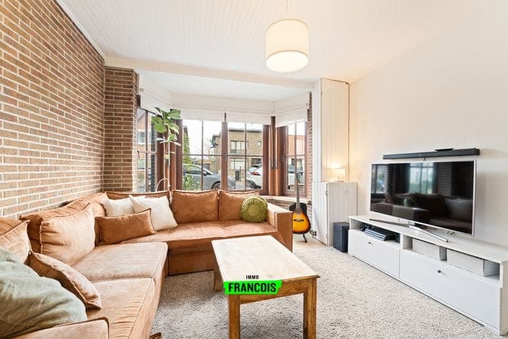 Home to renovate with numerous possibilities in Lievegem