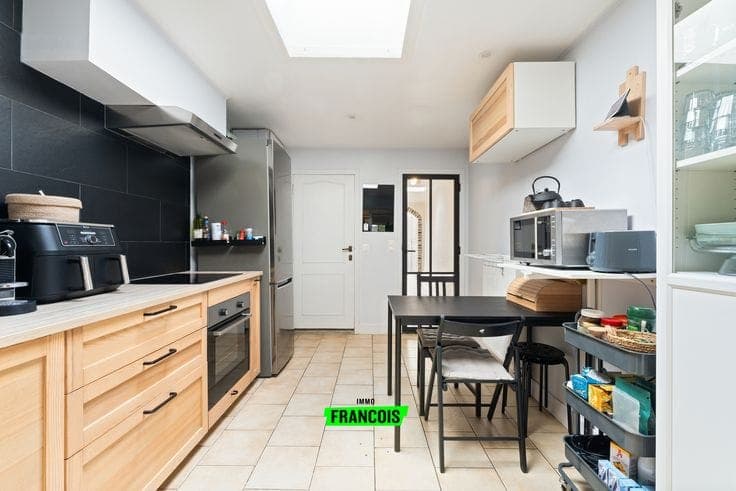 Home to renovate with numerous possibilities in Lievegem