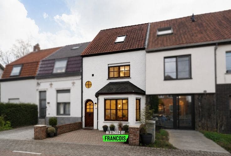 Home to renovate with numerous possibilities in Lievegem