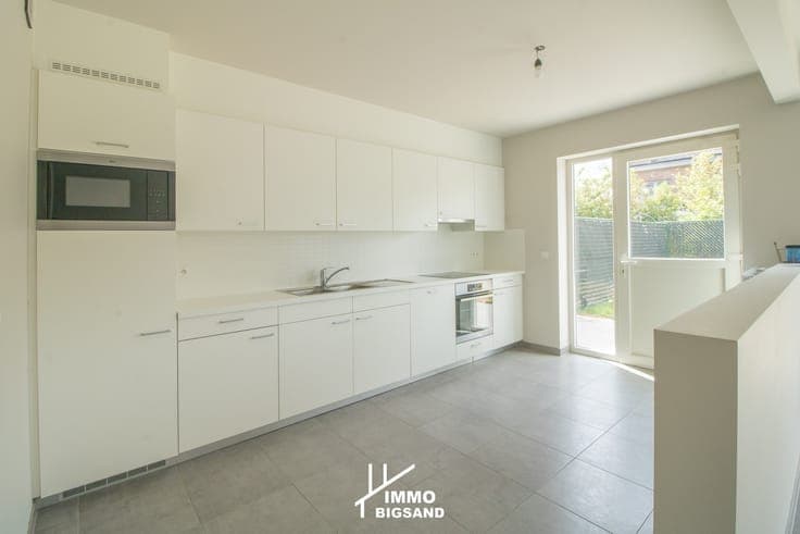 Halfopen nieuwbouwwoning te koop in rustige woonwijk met ...